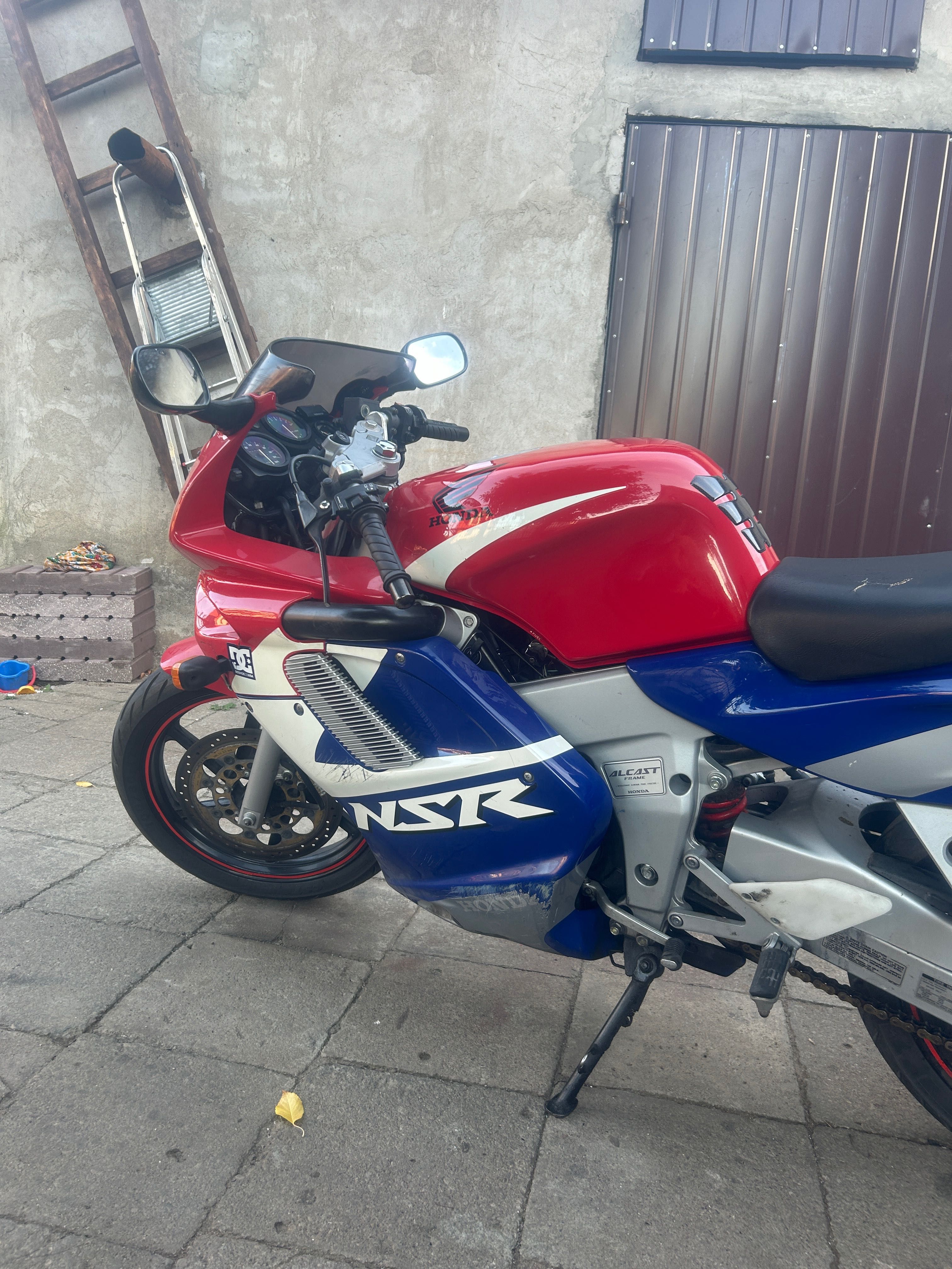 Sprzedam Hondę nsr 125.