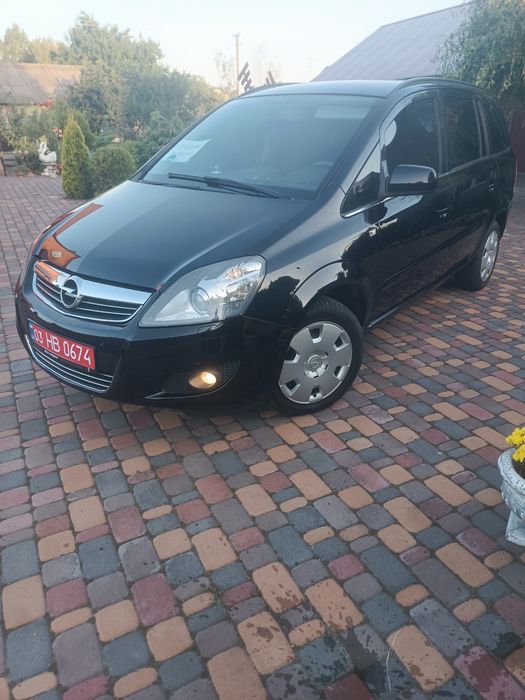OPEL zafira b 2011r