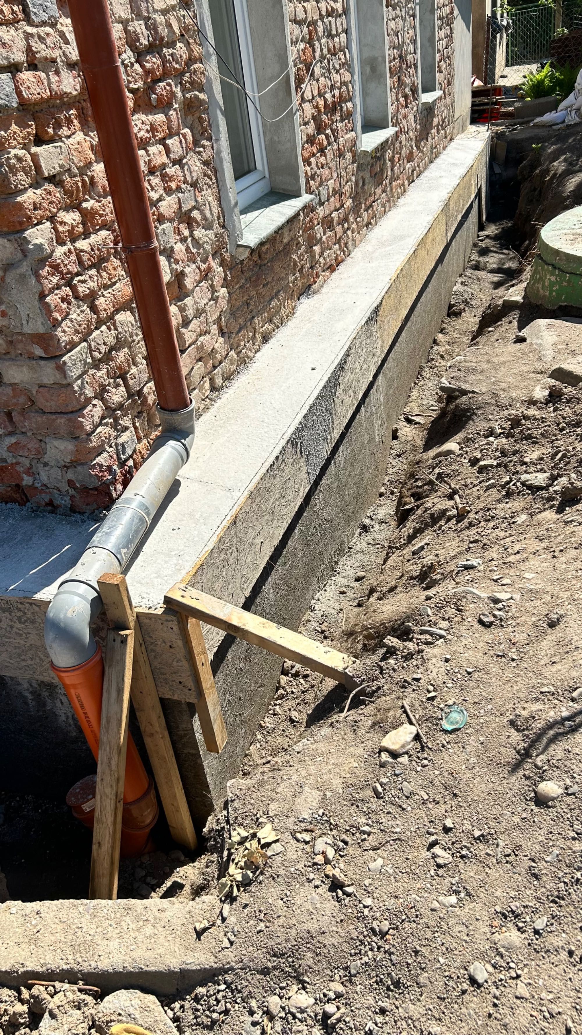 Podcinka, fundamenty, osuszanie budynków, drenaż. Prace ziemne.