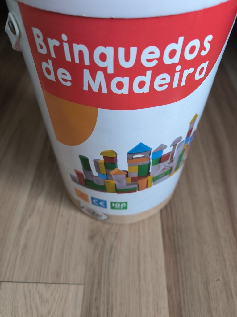 Blocos de Madeira Às Cores