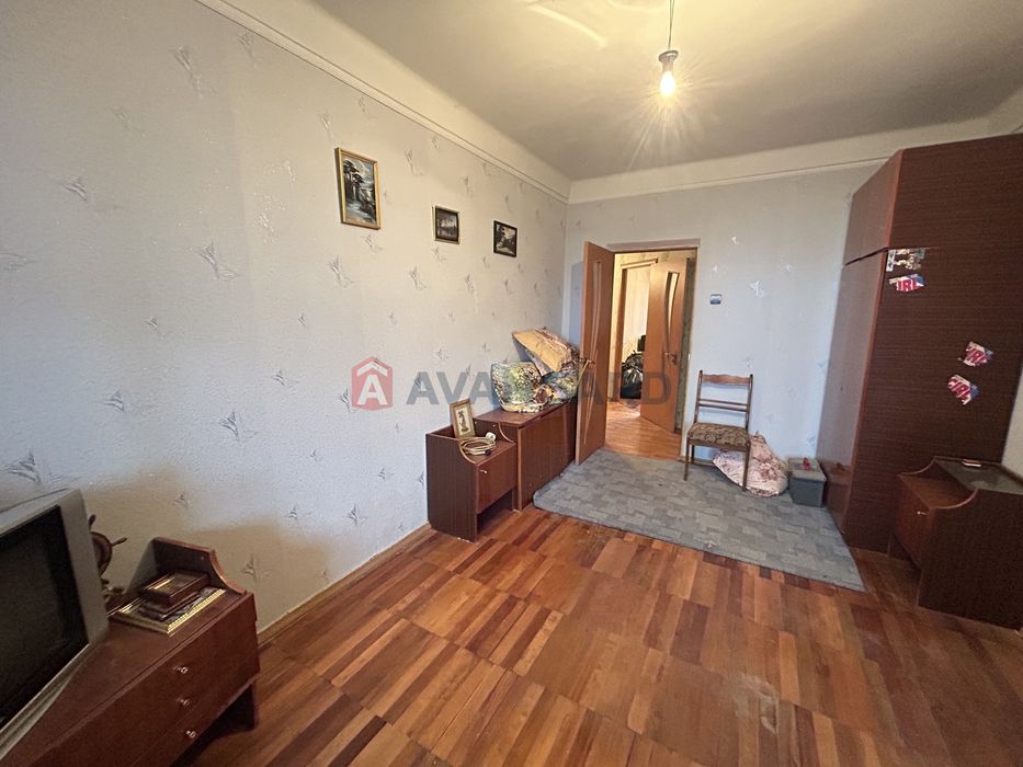 Трикімнатна квартира на Космосі