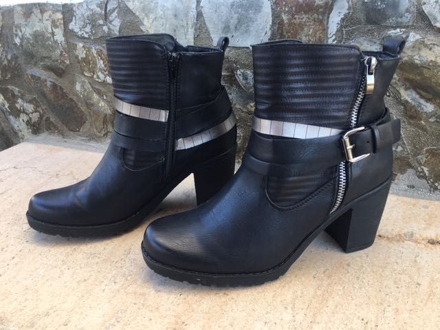 Botas Pretas Super giras Nº 39
