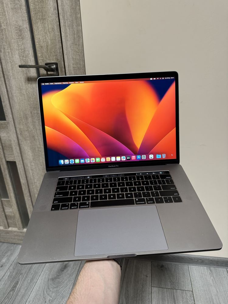 Macbook pro 15 2018 core i9 32/1tb amd pro vega 20 4gb
