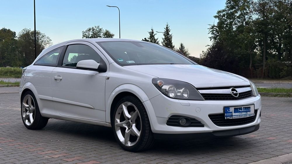 Opel Astra Opel Astra H GTC Cosmo 1.8 140KM • 2007 • do naprawy (kopci)
