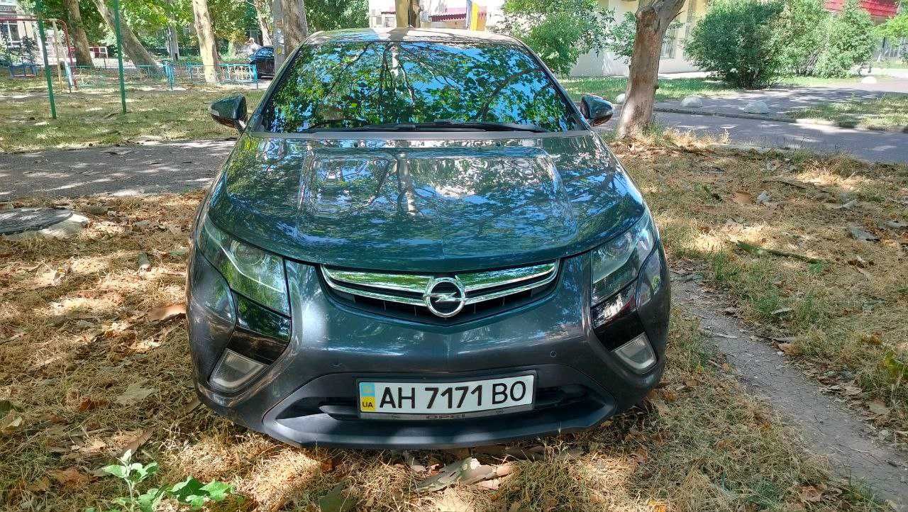 Opel Ampera PHEV 2012