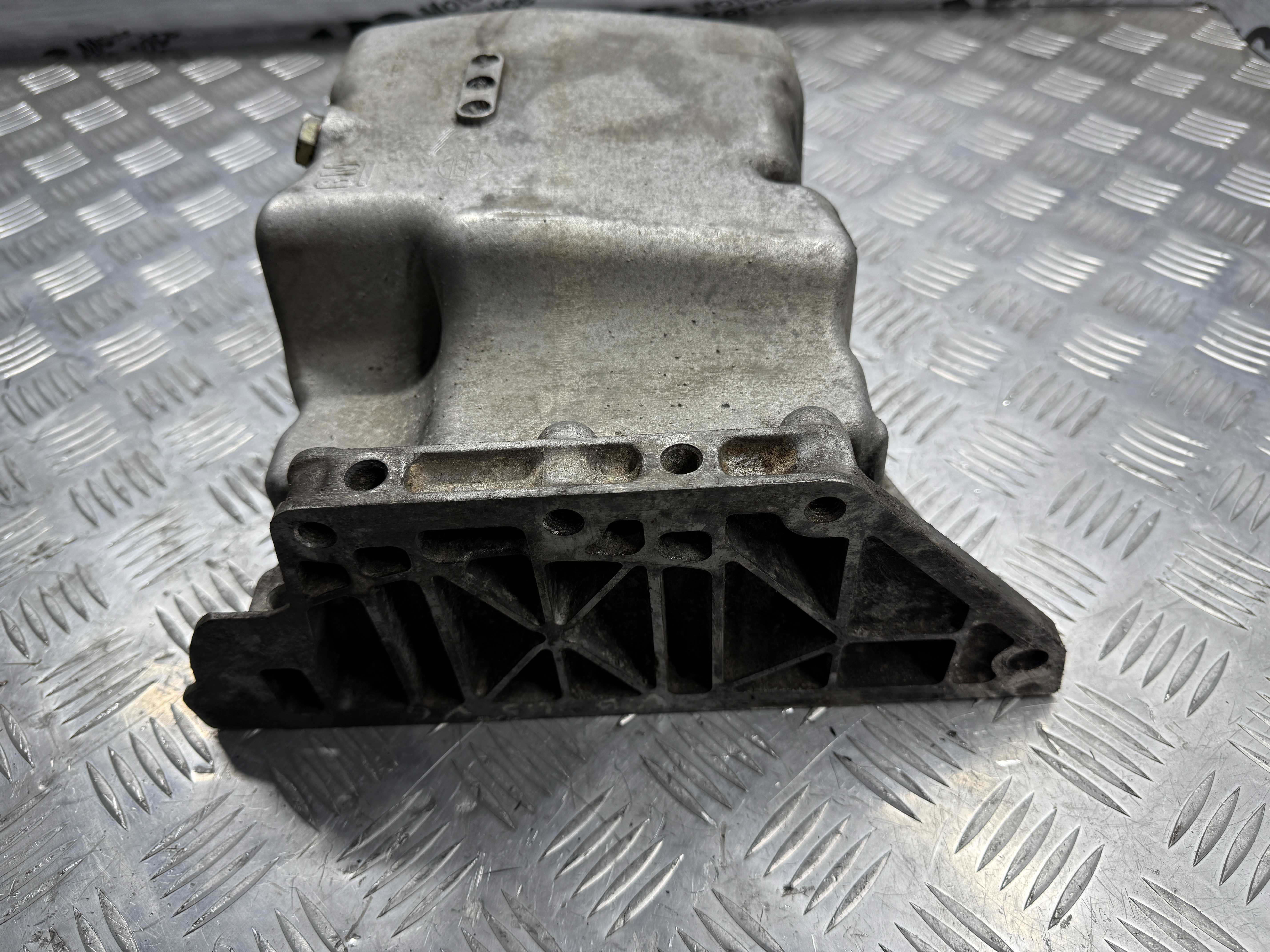 Поддон масляный  Opel vectra b 2.5 2.6  v6 9157815