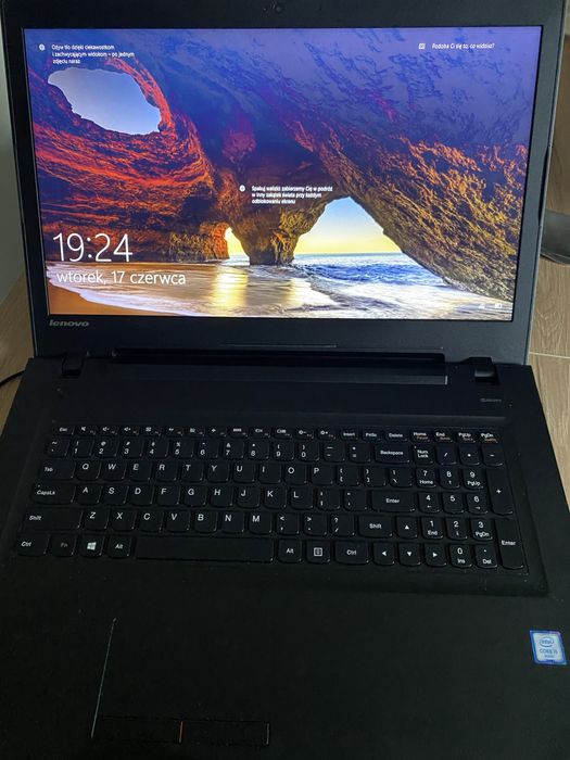 Laptop Lenowo 18 cali i5