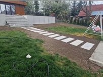 Układanie kostki brukowej i ogrodzenia