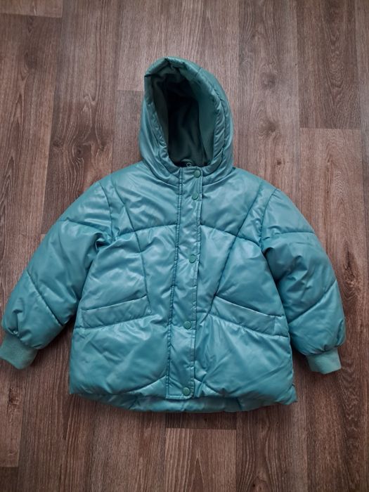 Куртка для дівчинки.