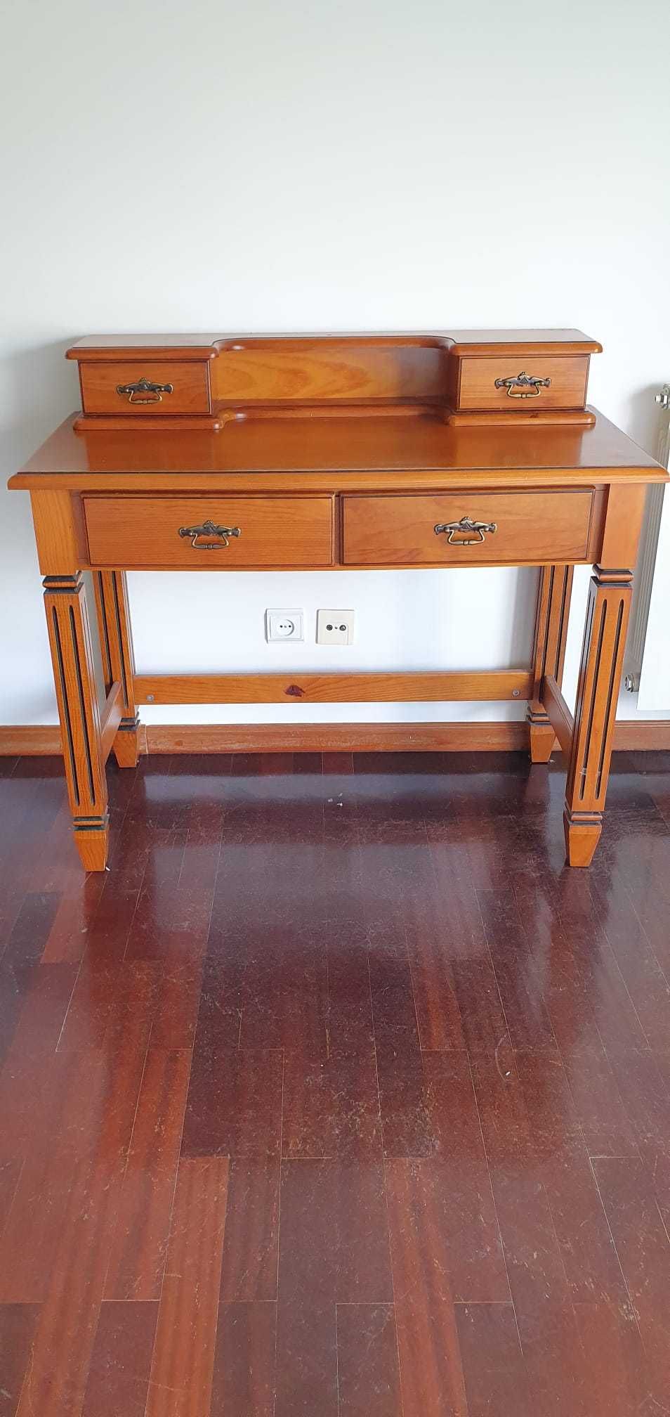 Secretária (mesa escrivaninha)