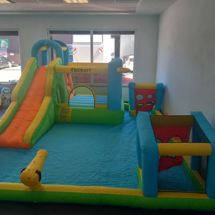 Nadmuchiwany Plac zabaw z dmuchawą 490x370x210 cm (Z8)