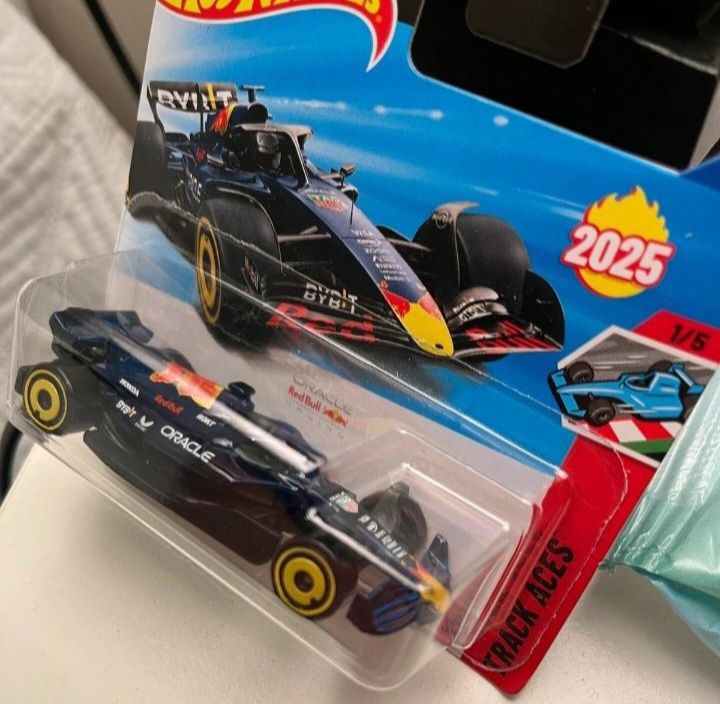 Oracle red bull racing hot wheels