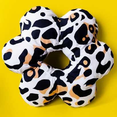 Poduszka piercingowa donut do spania i przekłuwania uszu KWIATEK