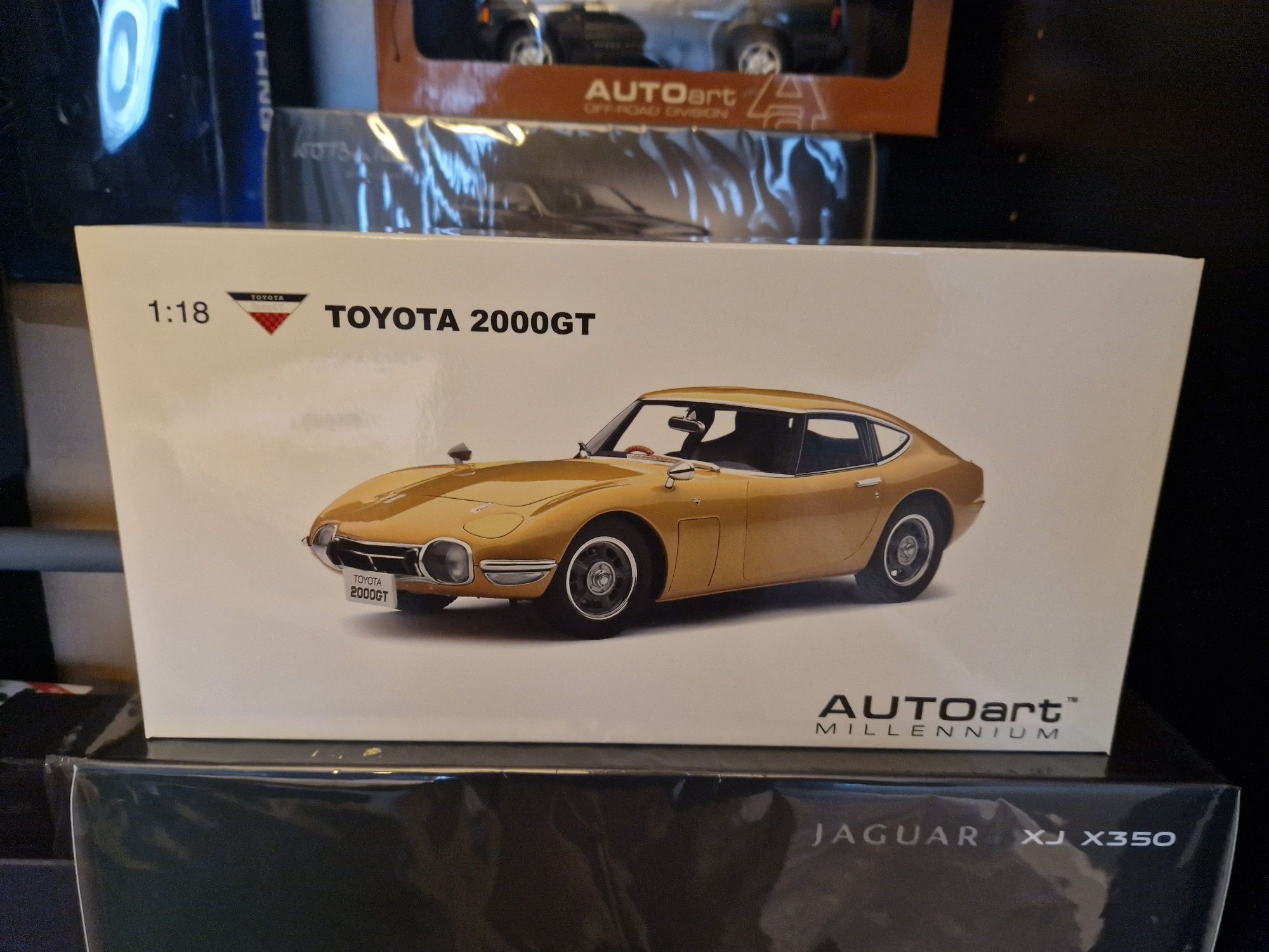 AutoArt Toyota 2000GT 1:18