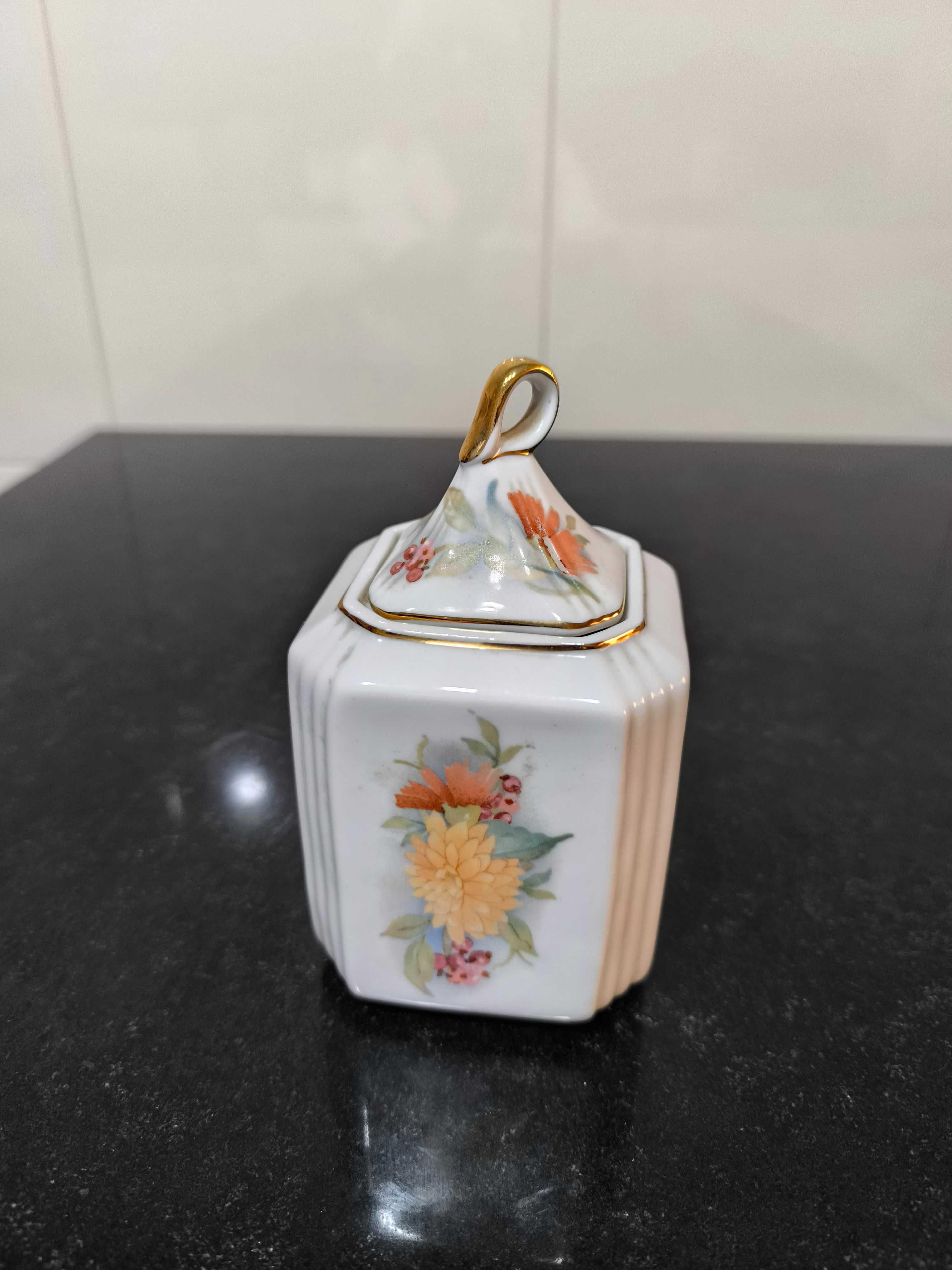 Pote de porcelana, vintage. Motivo floral. Novo.