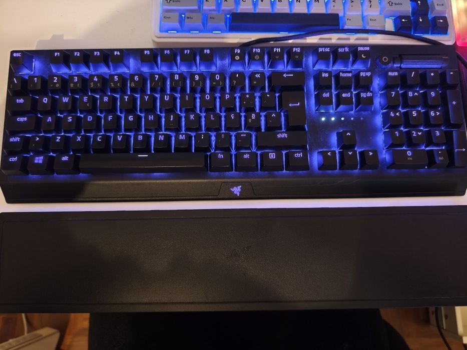 Teclado mecânico Ryzer Blackwidow V3