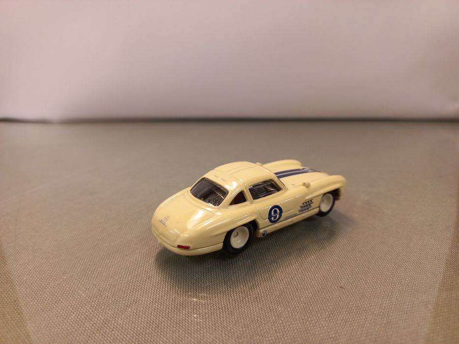Hot Wheels Premium Mercedes