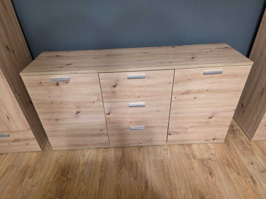 Komplet mebli do salonu komoda, witryny, słupki 7 elementów