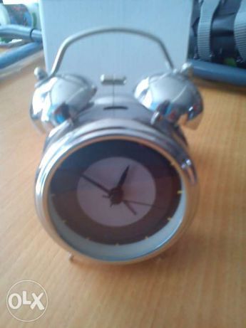 Relógio Clássico novo na caixa de óptimo acabamento