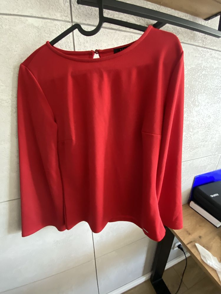 Czerwona bluzka z rozszerzanymi rękawami Mohito