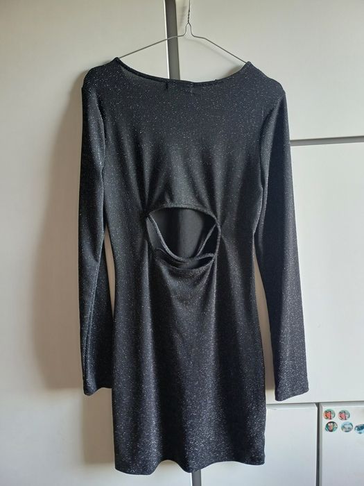 czarna sukienka z brokatem, z długim rękawem, z wycięciem na plecach,