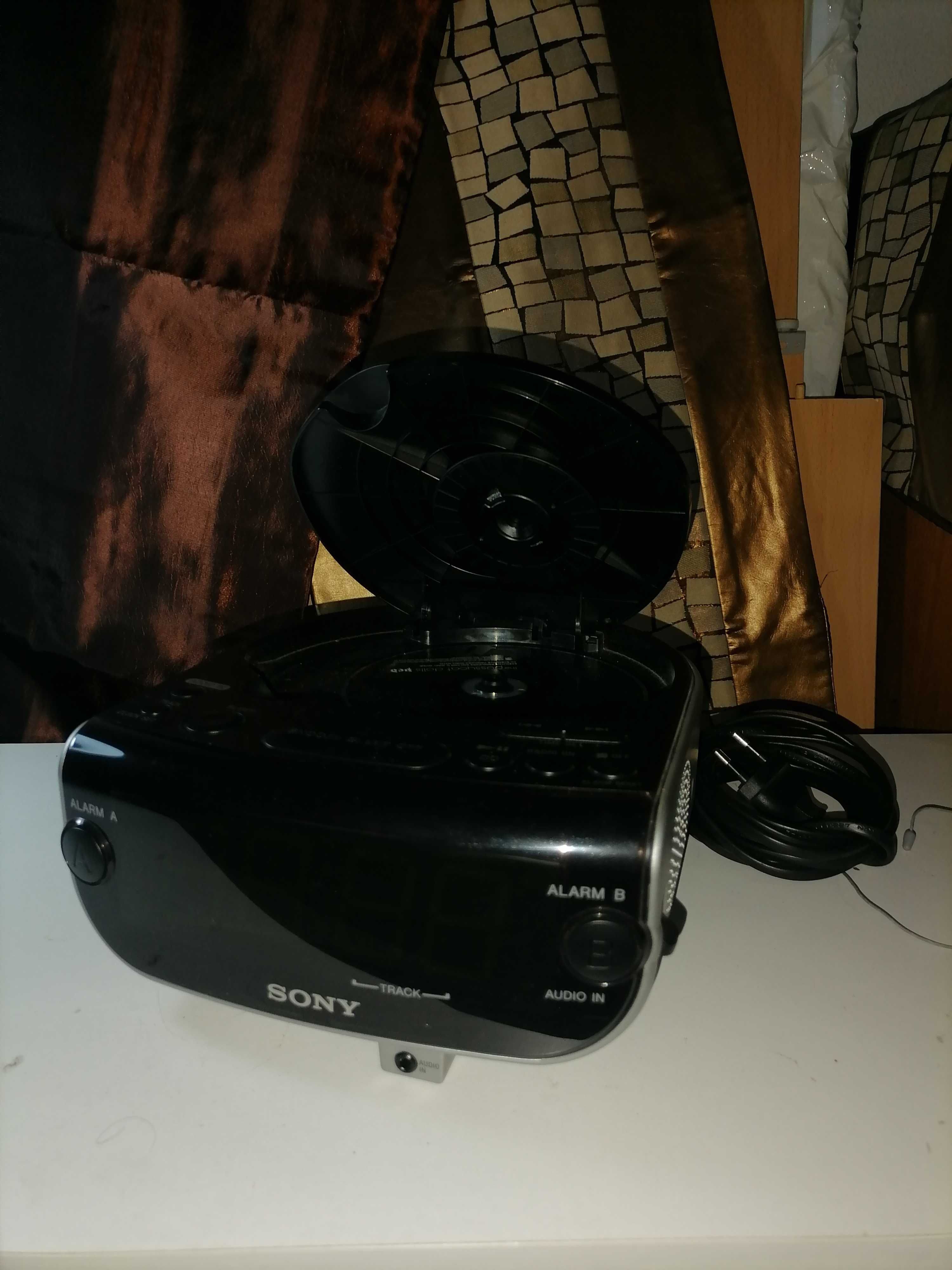 Leitor CD Radio Relógio Sony