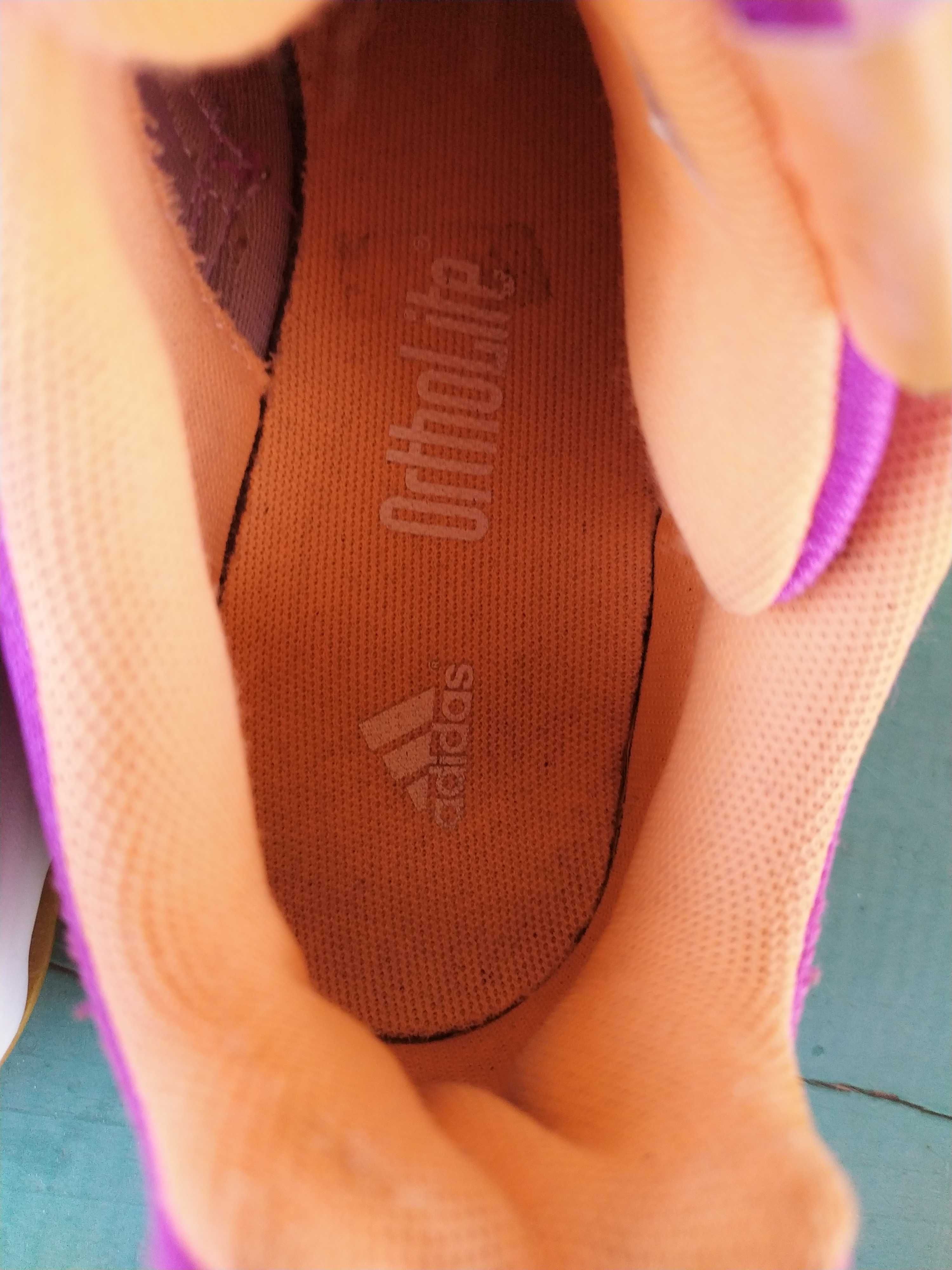 Кросівки жіночі Адідас на 38 розмір оригінал