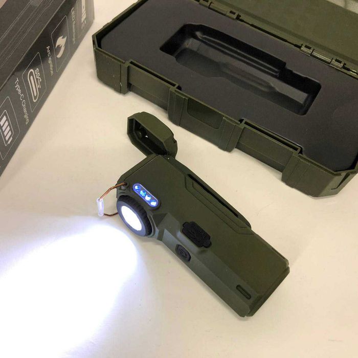 Ліхтарик-запальничка армійська, на подарунок в упаковці. Колір:зелений