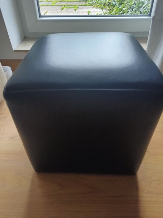 Puf skórzany czarny