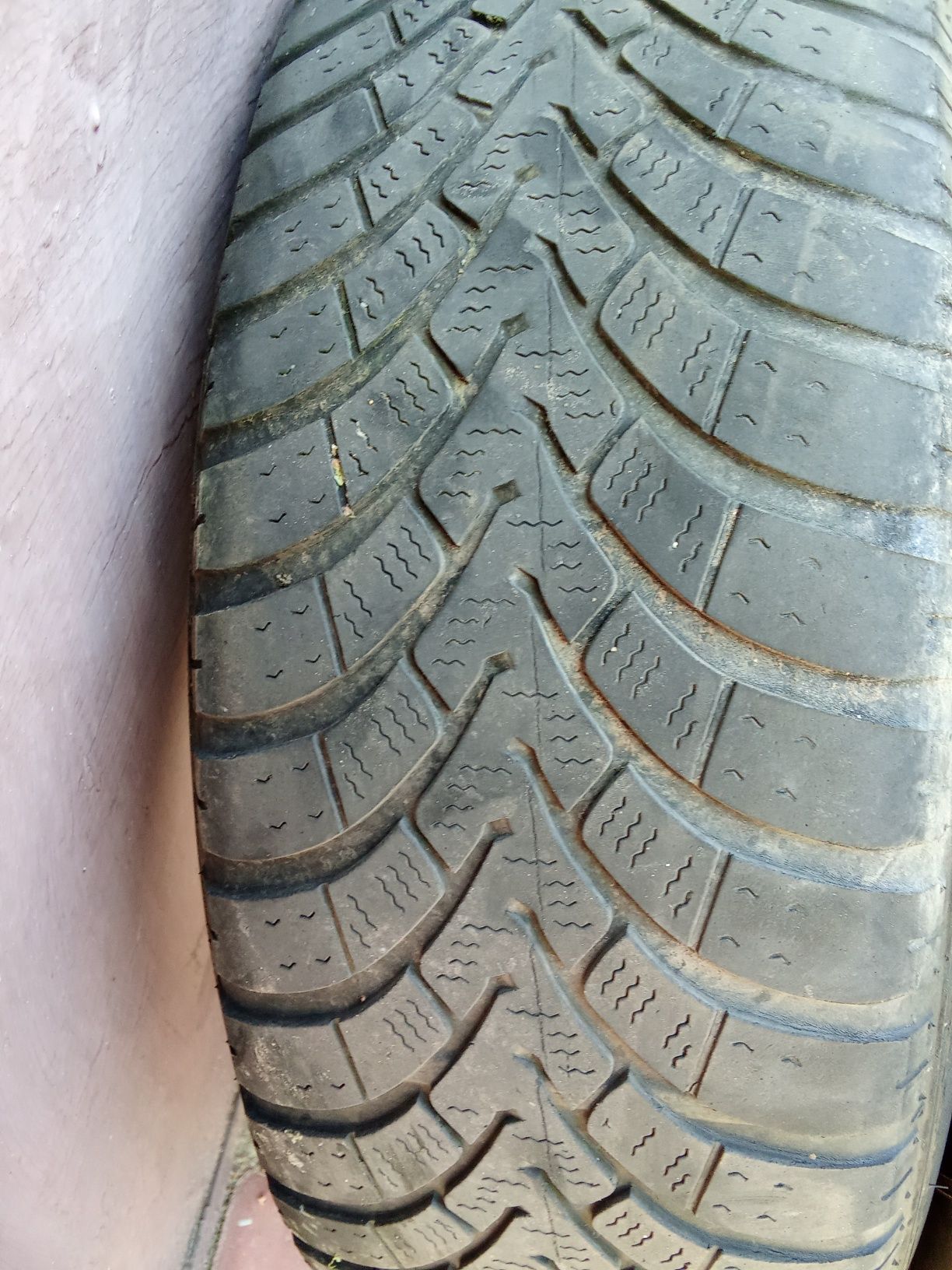 Продам шини 215/70 r16