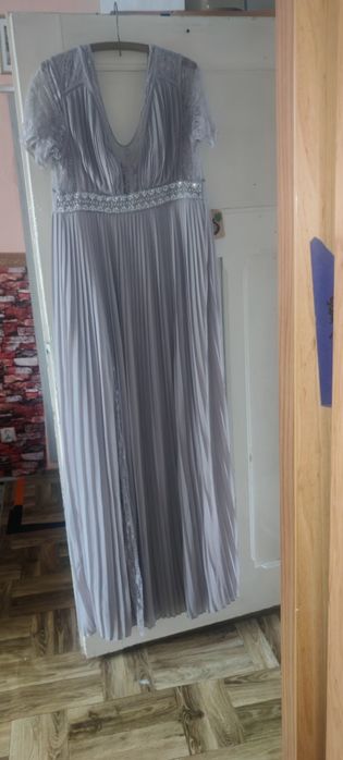 Sprzedam długą suknię