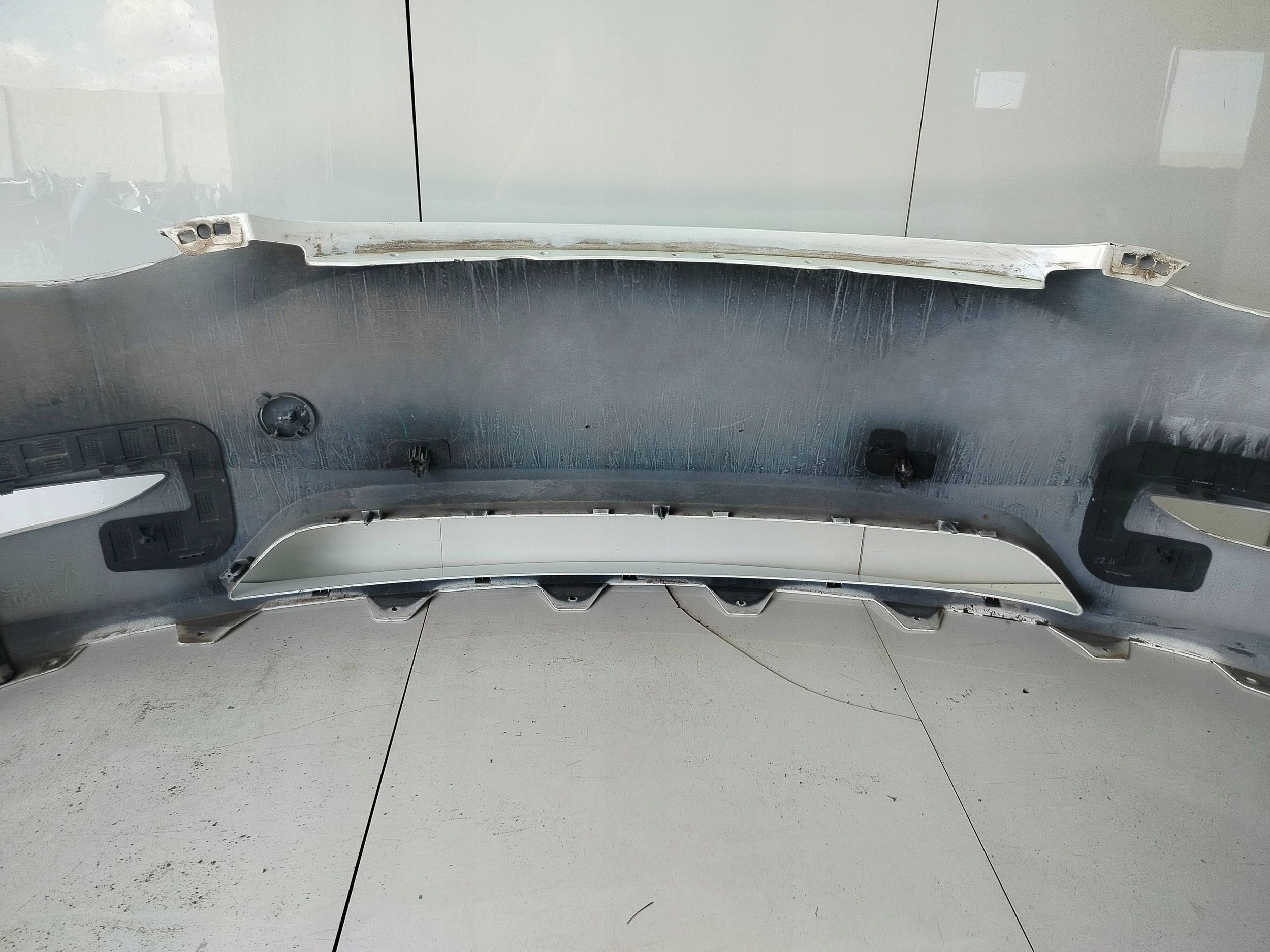 Tesla model Y 2020  z przodu zderzak przedni
