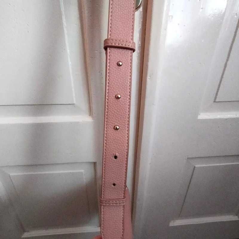 Różowa torebka listonoszka  crossbody regulowany pasek półksiężyc mała