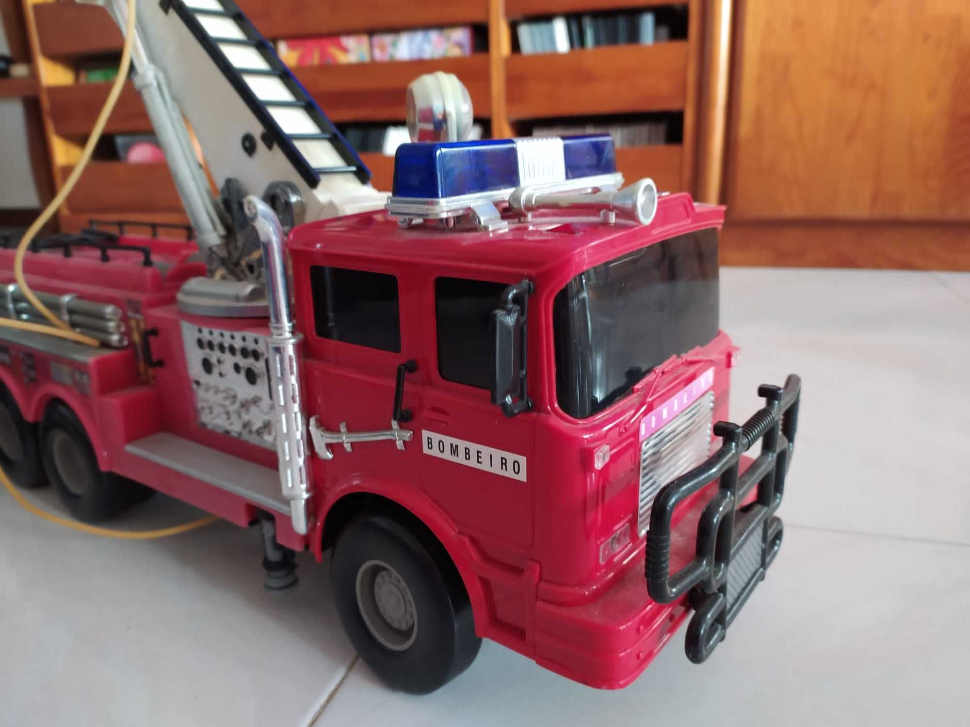 Puzzle para crianças ou Auto escada de Bombeiros ou Locomotiva