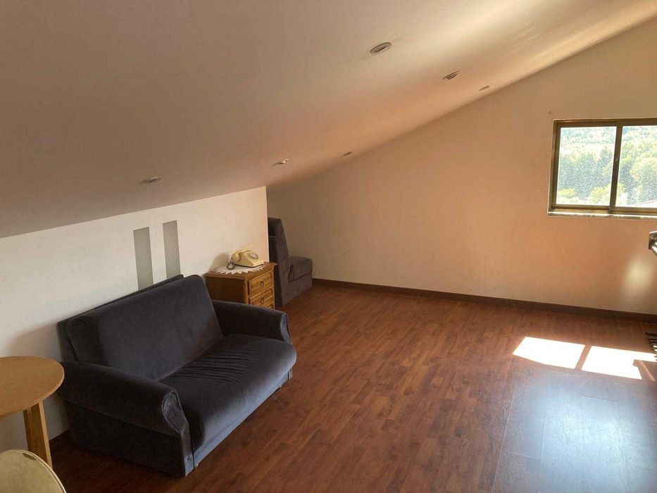 Aluga-se t3 moradia 1° andar