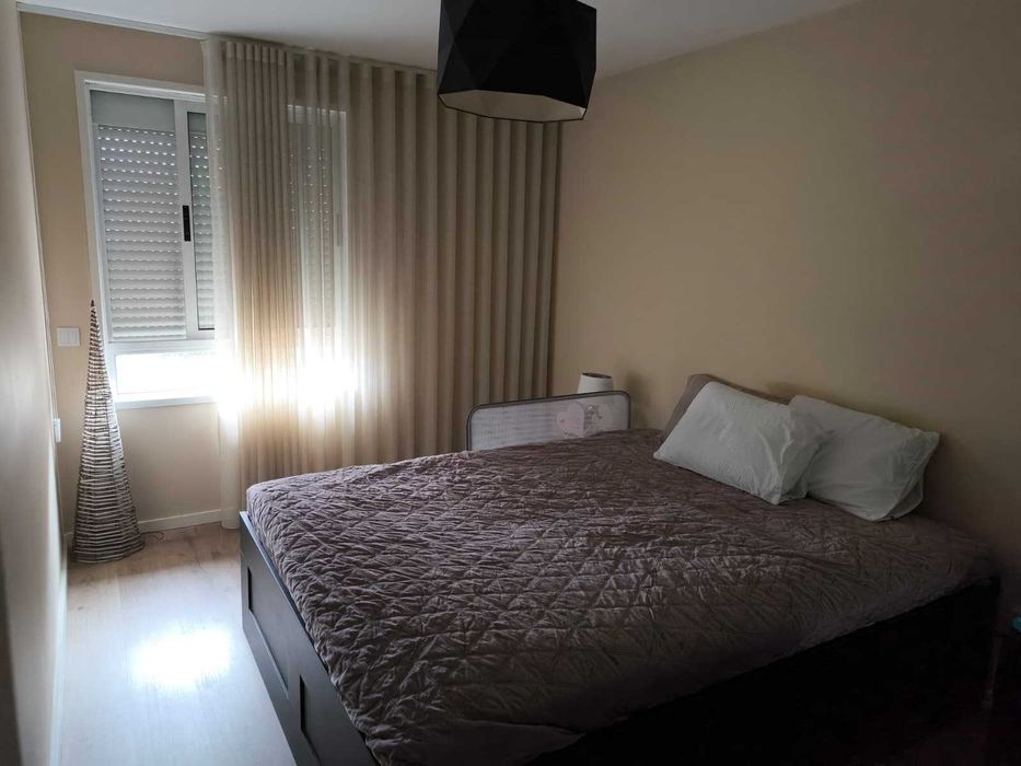 Cama de casal 200x160 estrado incluido