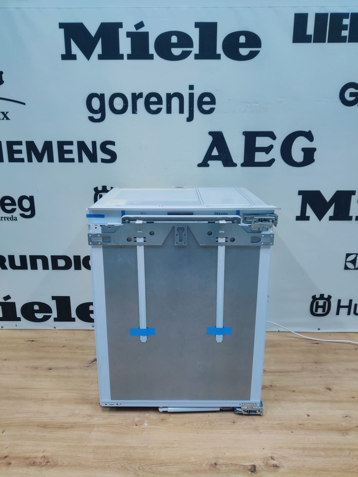 Вбудована морозильна камера під стільницю! MIELE™FN30402i No Frost!