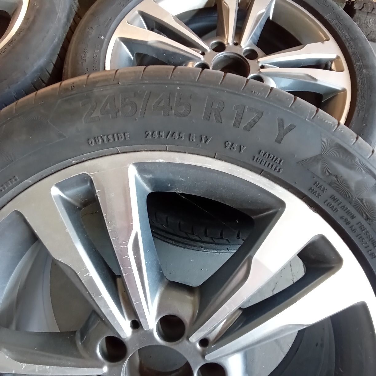 Alufelgi Mercedes W212 8J17H2 Et48 z oponami letnimi 245/45R17