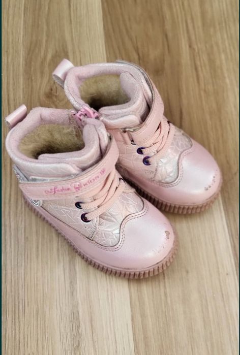 Продам рожеві чобітки