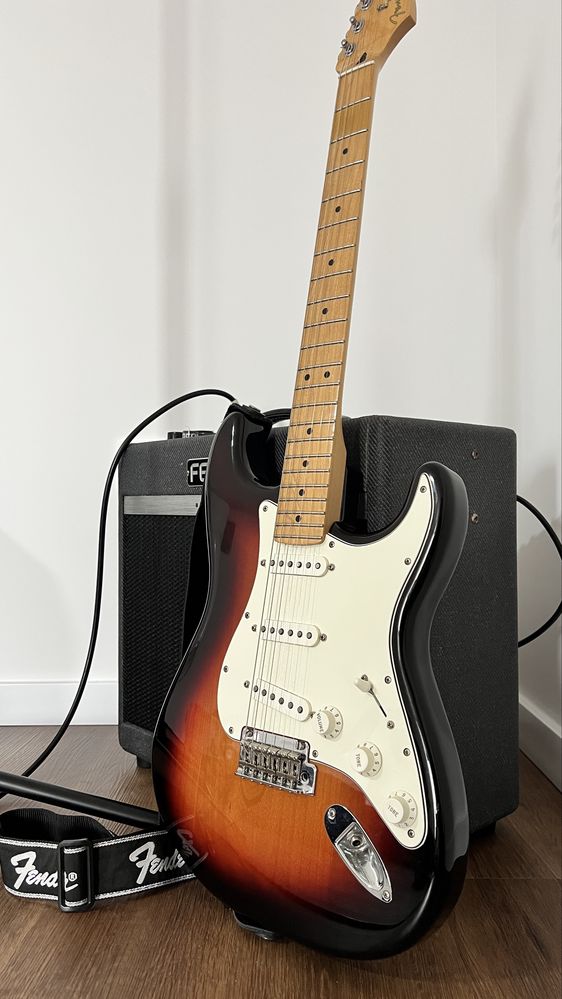 Fender Stratocaster Player 3 Tone Sunburst Maple
