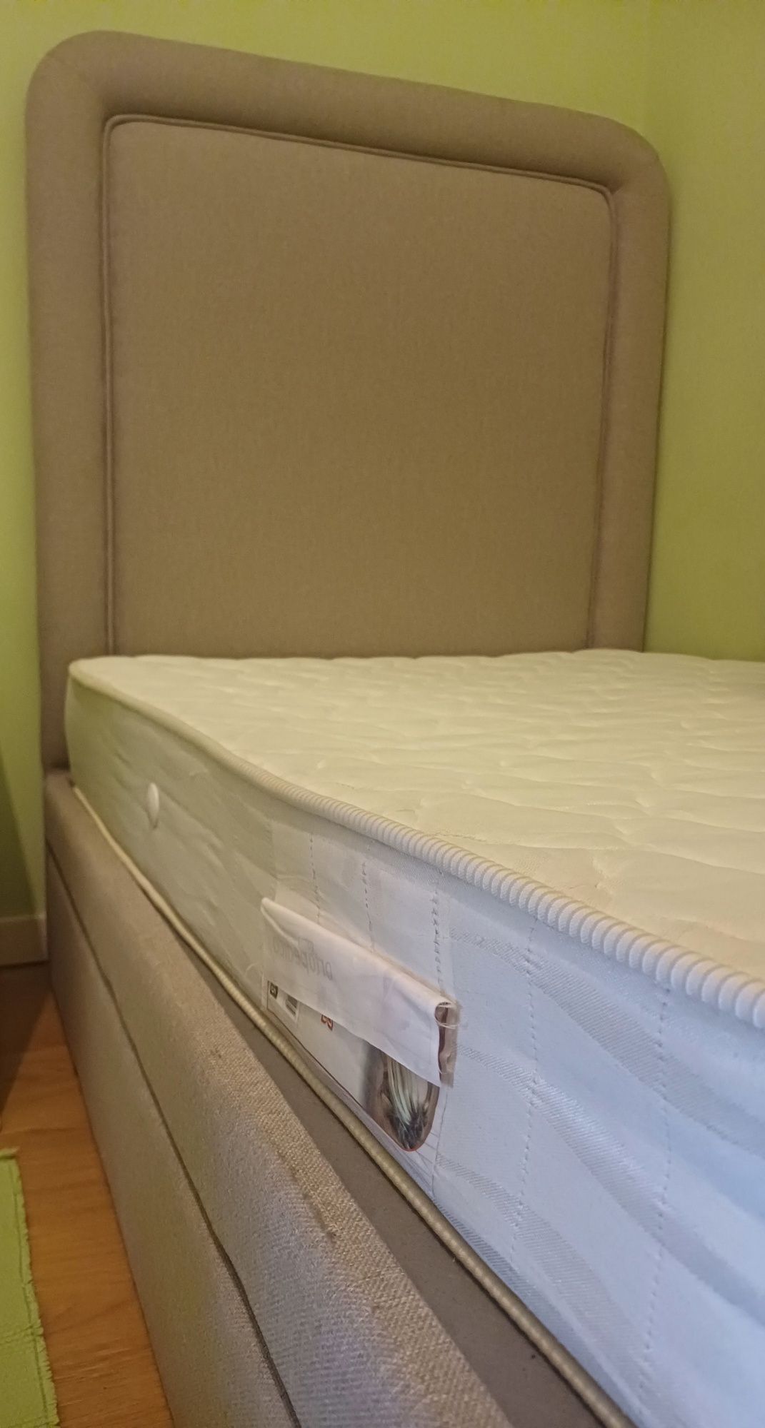 Cama dupla de solteiro