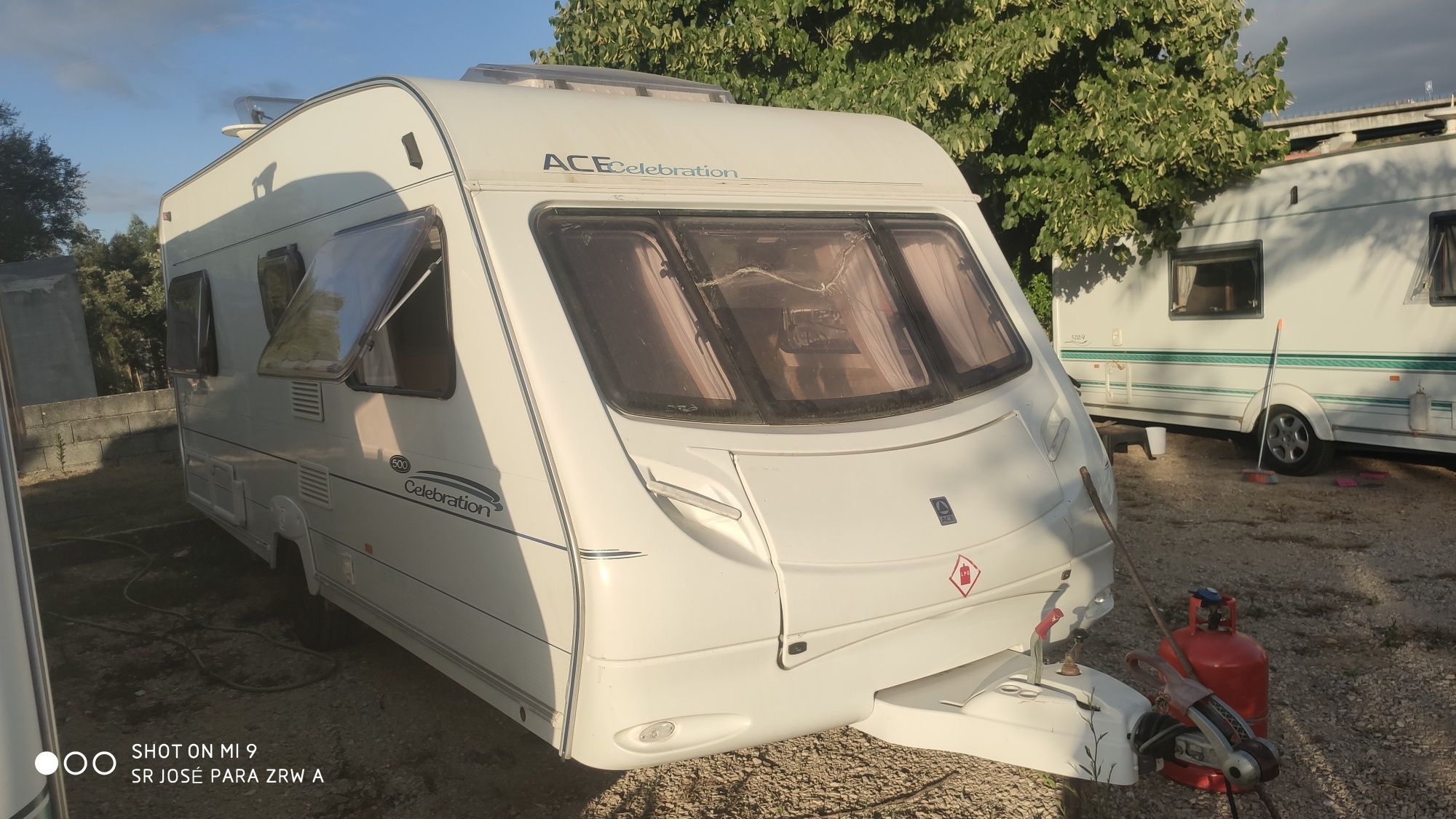 Caravana 4 dormidas com quarto e cama fixa