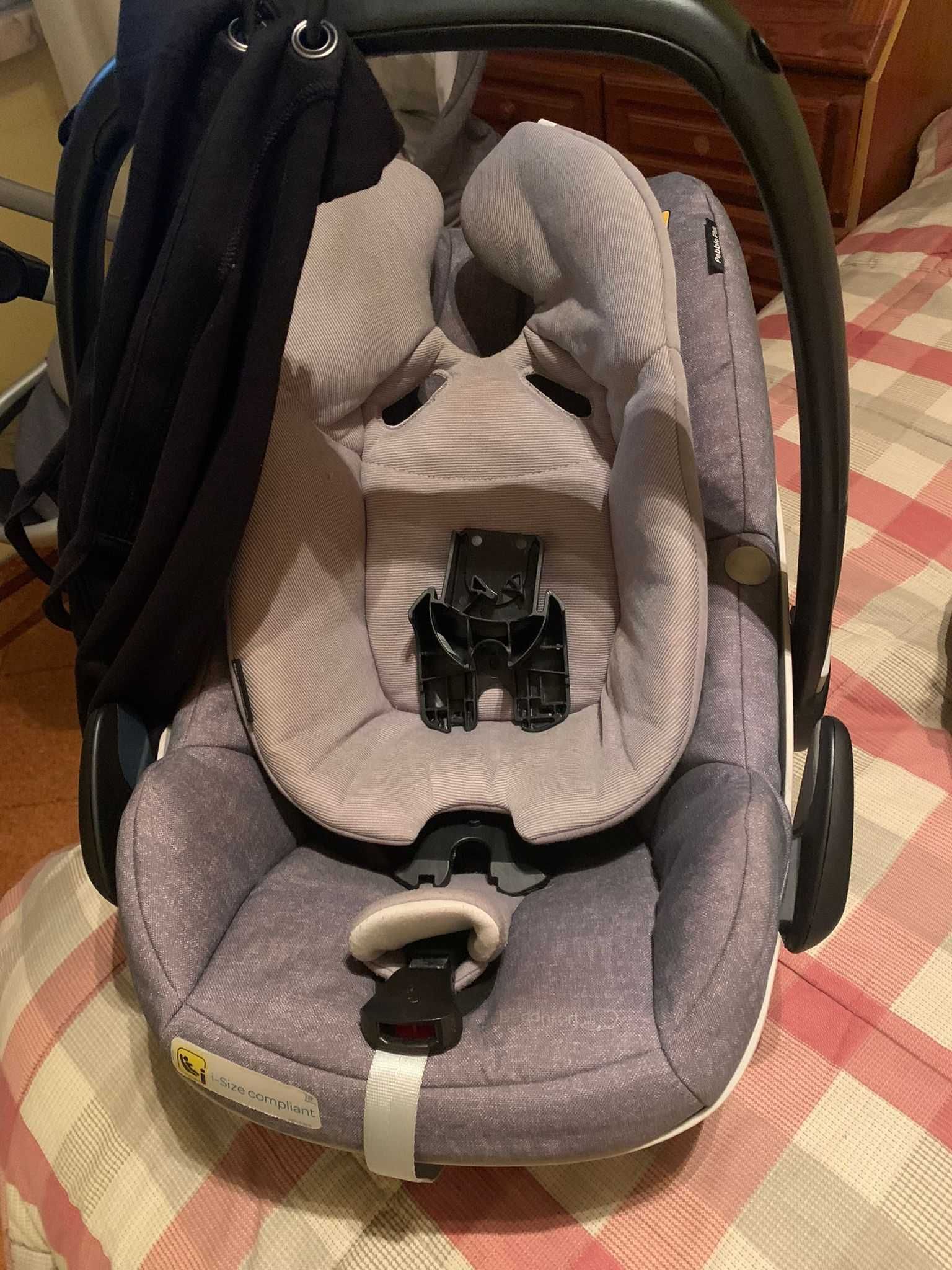 Carrinho de bebe, ovo e alcofa bebe confort, ofereço o isofix