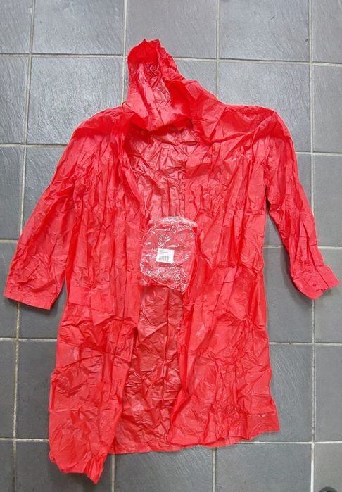 Poncho/capa para chuva com bolsos