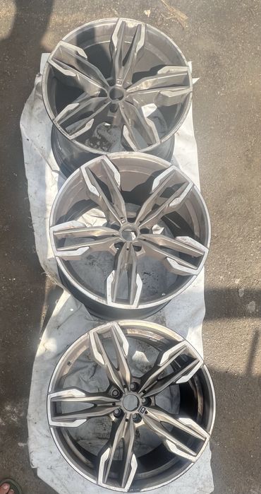 Продам різношироки  M диски BMW R21