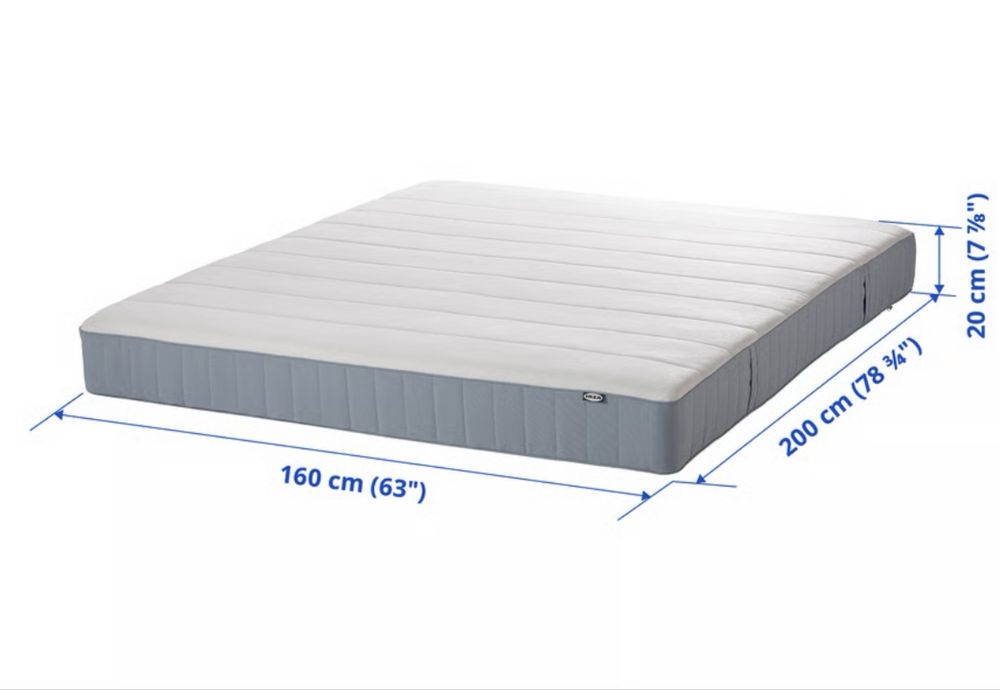 Cama, colchão e mesa