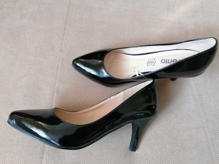 Szpilki czarne lakierowane r.36