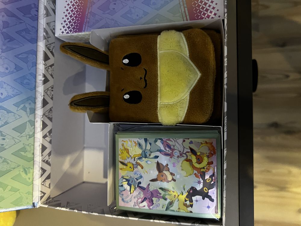 Pokemon Prismatic Evolutions Super Premium Collection
