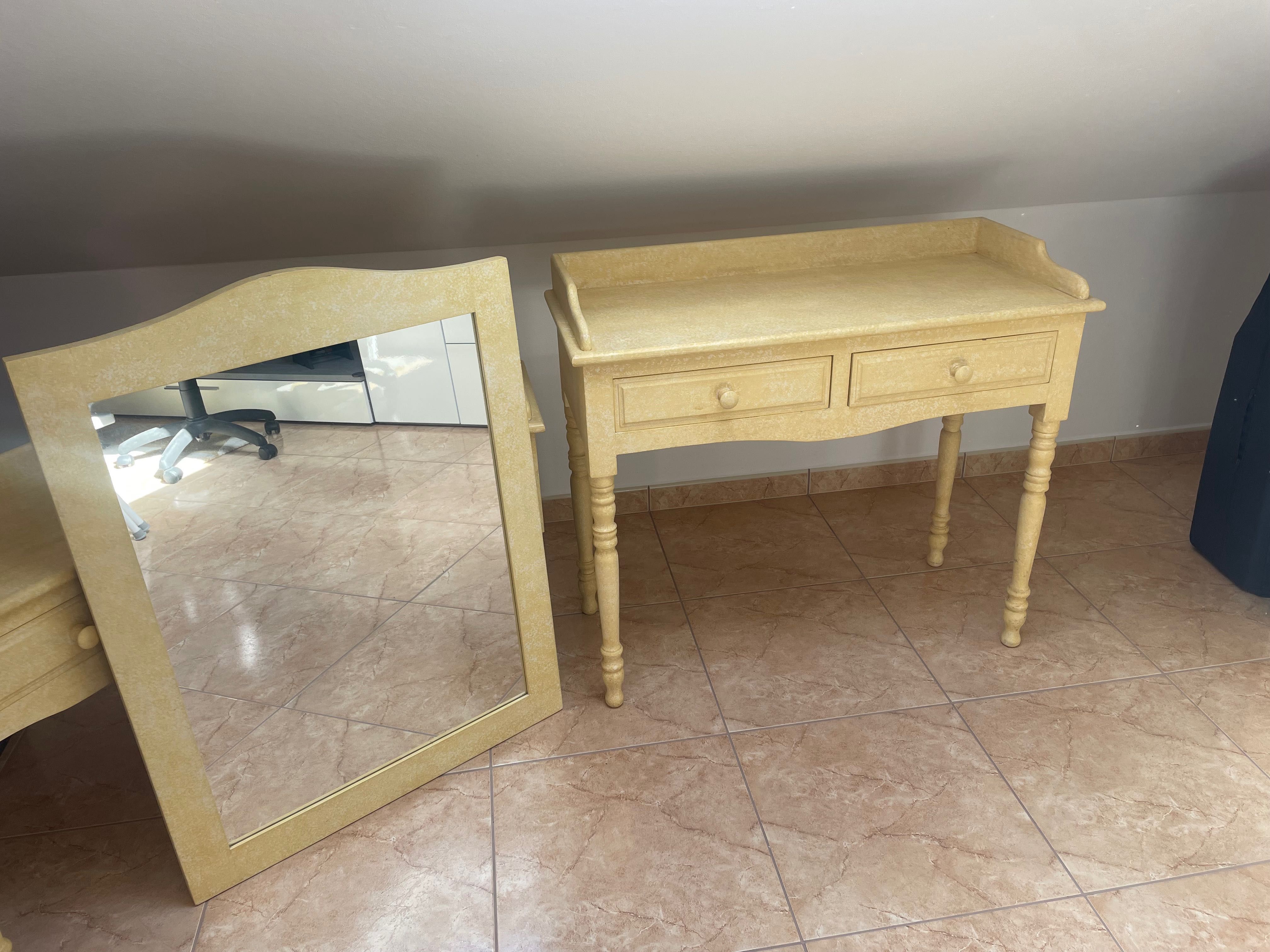 Toucador com espelho e duas mesas de cabeceira