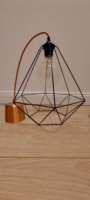 Lampy wiszące Ikea z żarówkami